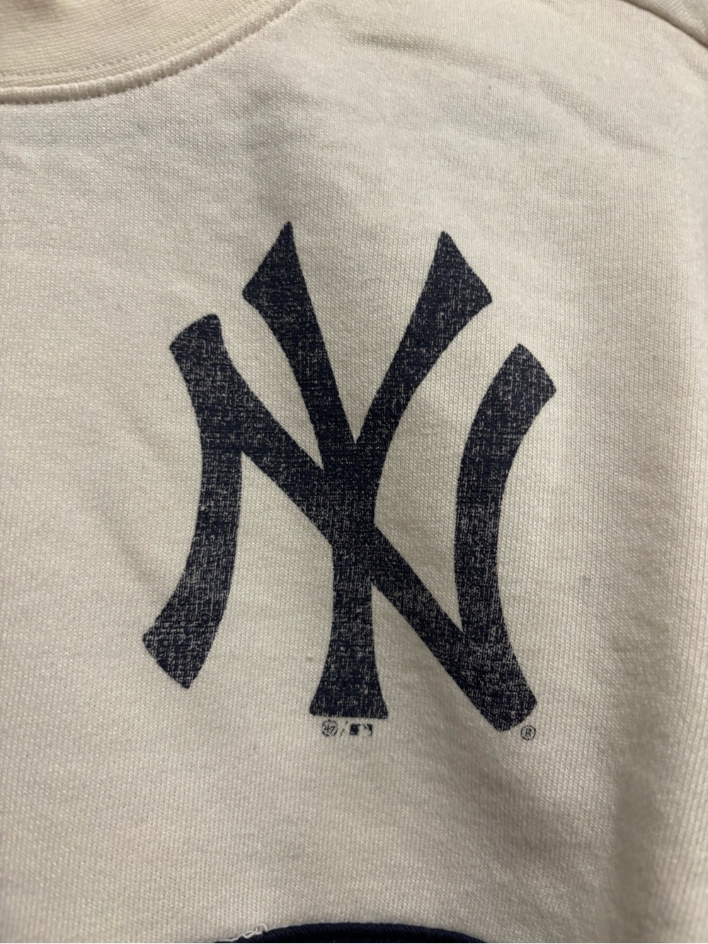 '47 Two-Tone New York Yankees Crewneck Sweatshirt - Picture 3 of 5